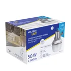 Luminario suburbano con foco LED 50W 6500K y sensor de luz 6