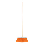 ES-220C | Escoba grande tipo cepillo, cerdas de PVC, bastón de madera